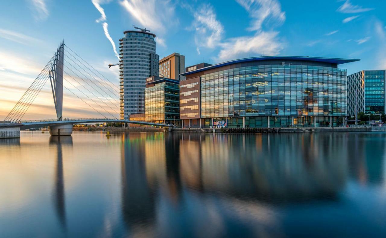 1 Bedroom Apartment In Media City, Salford Quays Manchester Exterior photo